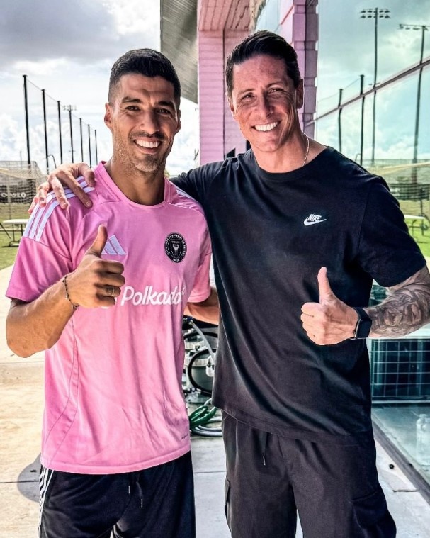 开云APP-两代神锋❤️‍🔥马竞官方社媒晒出托雷斯和苏亚雷斯的合照